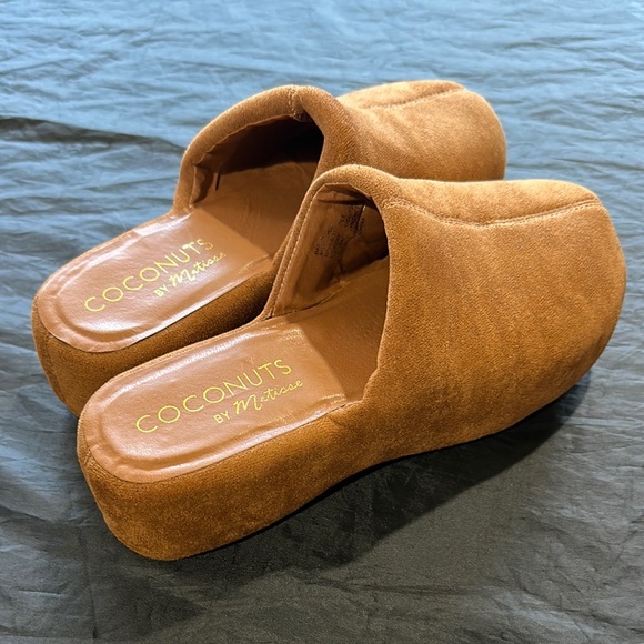 Coconuts by Matisse Tan Platform clogs from Anthropologie - Picture 1 of 3